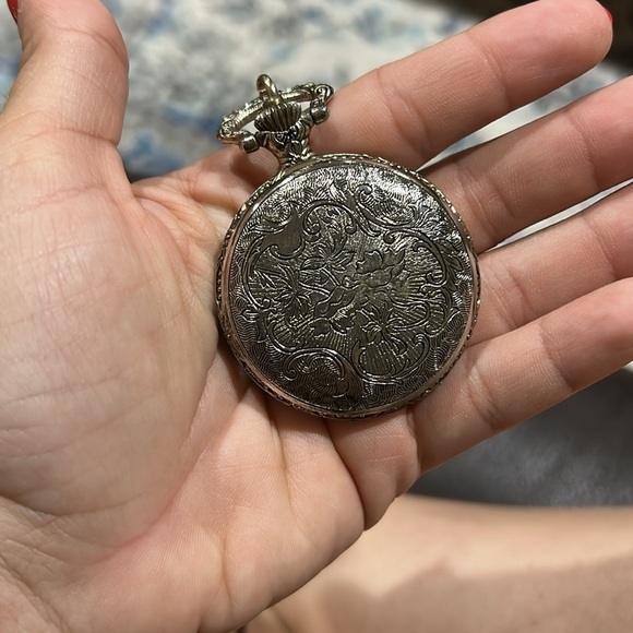 VINTAGE PEARL QUARTZ POCKET WATCH SILVER COLORED Man Fishing - Picture 2 of 3